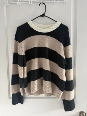 Abercrombie & Fitch Striped Sweater Cream & Black – Size Small